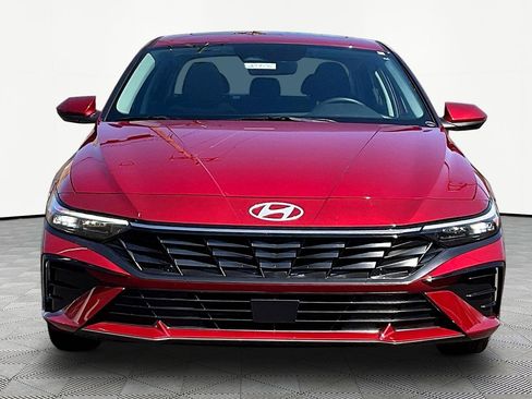 Used 2025 Hyundai Elantra SEL image 2