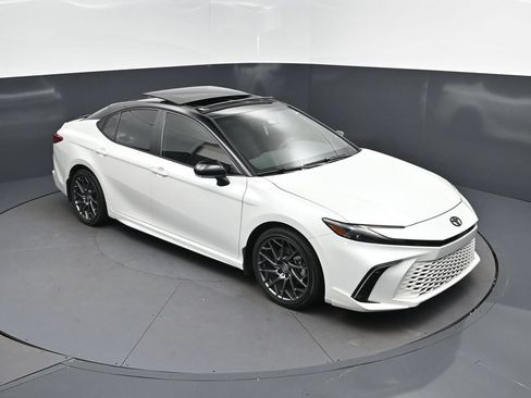 Used 2025 Toyota Camry XSE FWD image 36