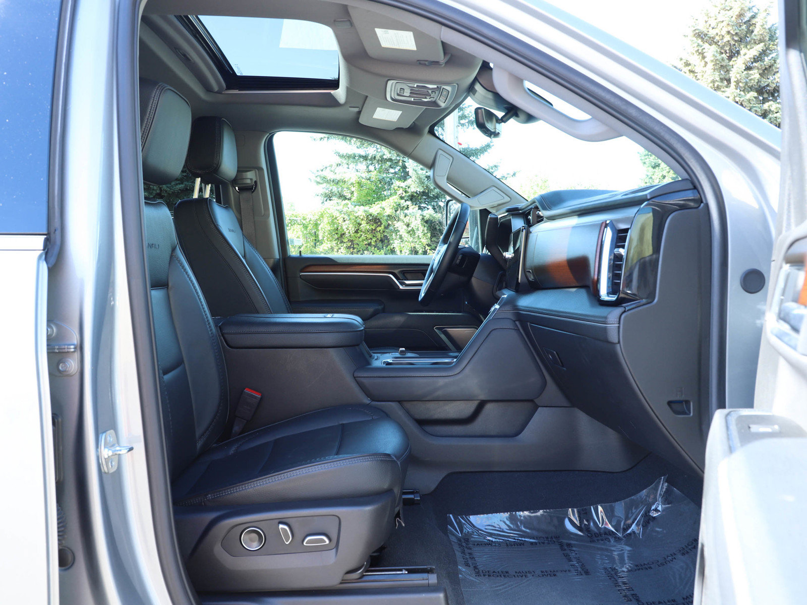 Used 2025 GMC Sierra 2500 Denali w/ Denali Reserve Package AWD/4WD image 11