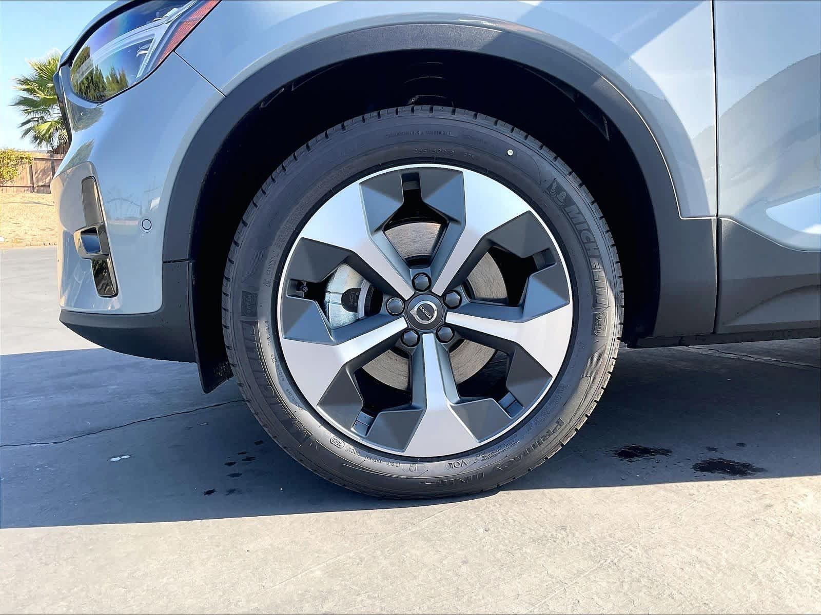 New 2026 Volvo XC40 B5 Plus w/ Protection Package Premier AWD/4WD image 14