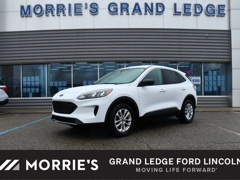 Used 2022 Ford Escape SE w/ Cold Weather Package image 1