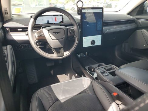 Used 2025 Ford Mustang Mach-E Premium image 16