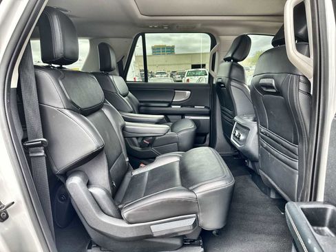Used 2025 Ford Expedition Max Platinum AWD/4WD image 19