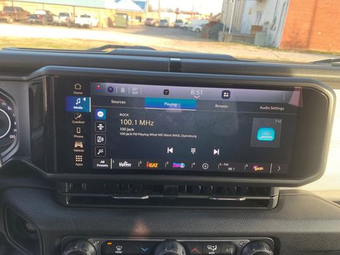 Used 2024 Jeep Wrangler Sport image 21