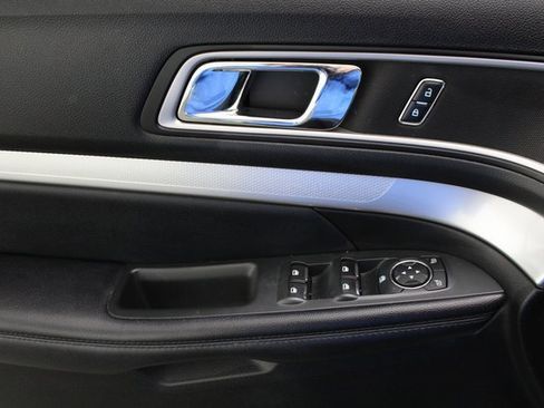 Used 2016 Ford Explorer XLT w/ Equipment Group 202A image 17