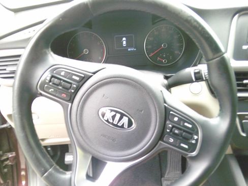 Used 2016 Kia Optima LX image 10