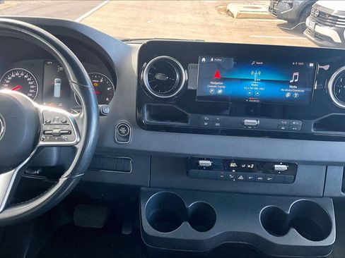 Used 2021 Mercedes-Benz Sprinter 2500 image 7