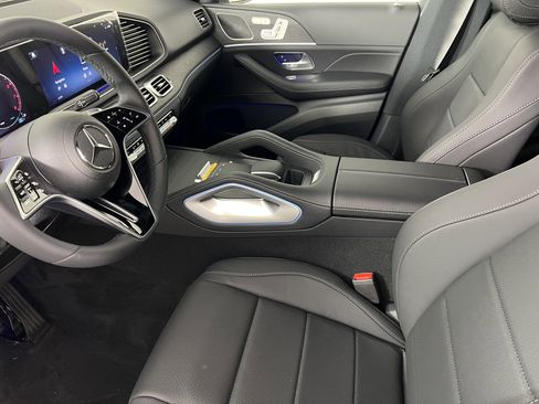 Used 2025 Mercedes-Benz GLE 450 4MATIC image 4