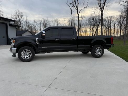 Used 2020 Ford F350 Lariat w/ Chrome Package image 9