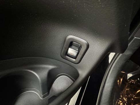 Used 2019 Mercedes-Benz GLC 300 4MATIC image 28