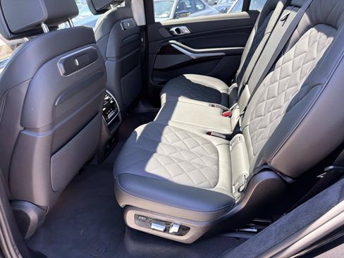 Used 2026 BMW X7 xDrive40i w/ Premium Package AWD/4WD image 11