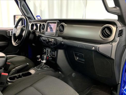 Used 2018 Jeep Wrangler Unlimited Sport S AWD/4WD image 28
