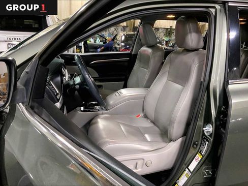 Used 2016 Toyota Highlander Limited Platinum image 7