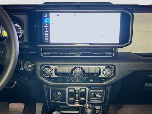 Used 2024 Jeep Wrangler Unlimited image 11