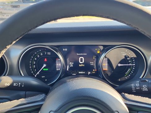 Used 2023 Jeep Wrangler Unlimited w/ Sun & Screen Package AWD/4WD image 10