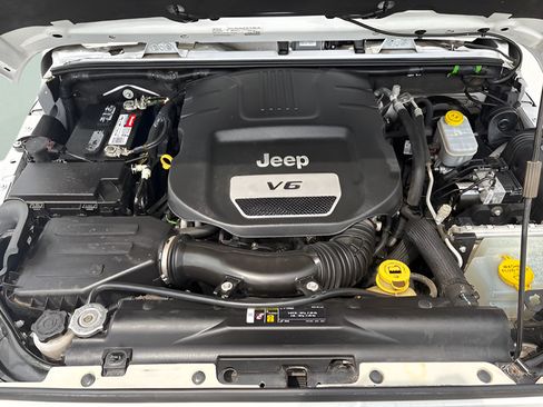 Used 2018 Jeep Wrangler Unlimited Sahara AWD/4WD image 29