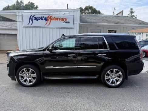 Used 2015 Cadillac Escalade Luxury AWD/4WD image 15