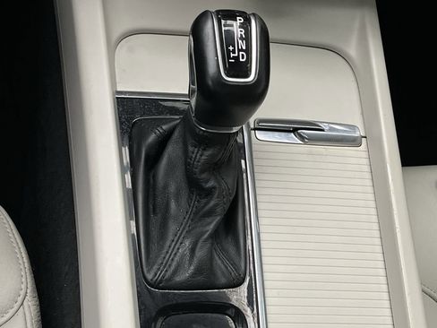 Used 2019 Volvo S60 T6 Momentum w/ Premium Package image 24