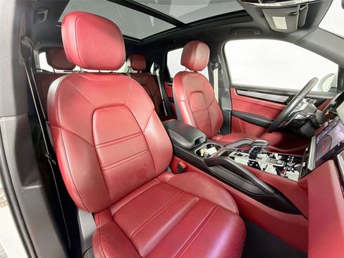 Certified 2023 Porsche Cayenne Platinum Edition AWD/4WD image 28