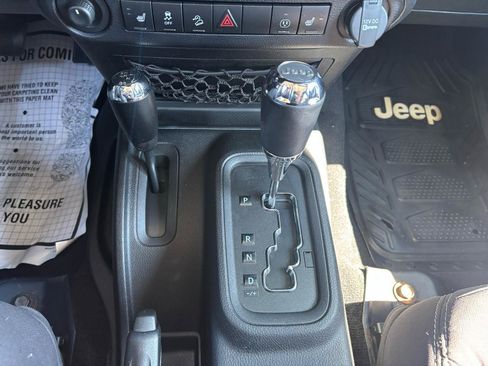 Used 2013 Jeep Wrangler Unlimited Sahara w/ Connectivity Group AWD/4WD image 22