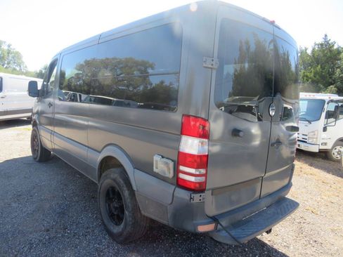 Used 2010 Freightliner Sprinter 2500 RWD image 6