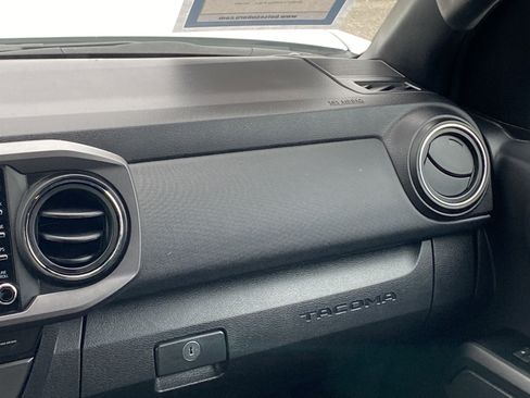 Used 2023 Toyota Tacoma TRD Off-Road image 21