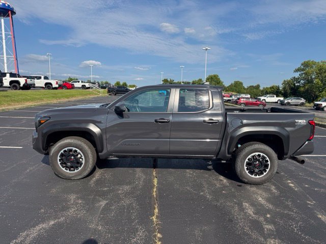 Used 2024 Toyota Tacoma TRD Off-Road AWD/4WD image 6