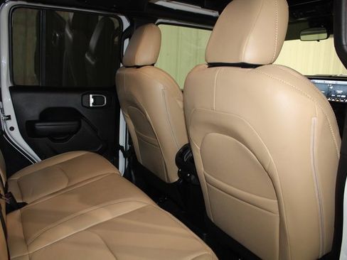 Used 2024 Jeep Wrangler Unlimited image 25