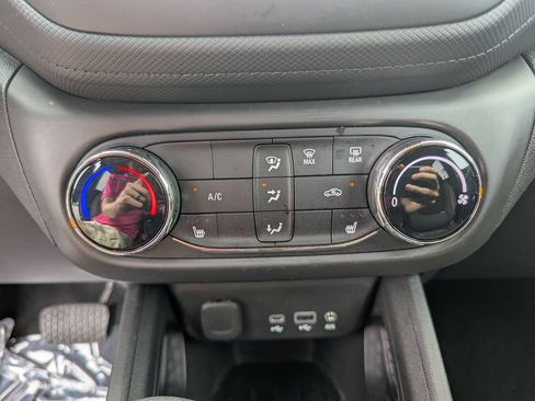Used 2023 Chevrolet TrailBlazer LT FWD image 20