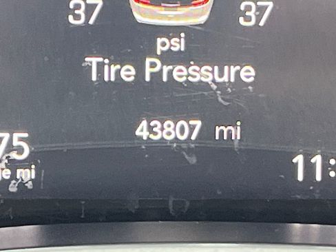 Used 2024 Chrysler Pacifica Touring-L image 33