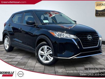 New 2025 Nissan Kicks Play S