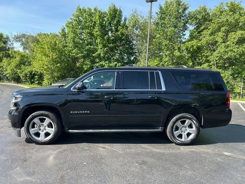 Used 2019 Chevrolet Suburban LS w/ All-Season Package AWD/4WD image 4