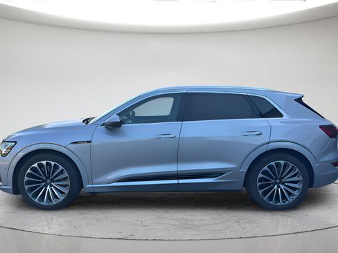 Used 2019 Audi e-tron Prestige w/ Prestige Package AWD/4WD image 10