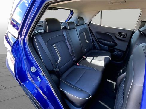 Used 2024 Hyundai Venue Limited FWD image 18