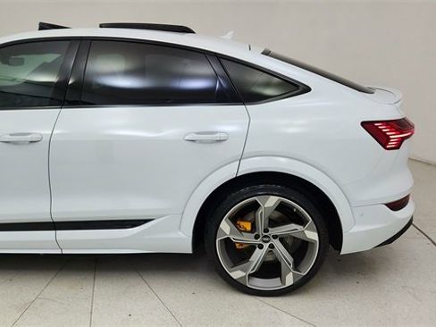 Used 2023 Audi e-tron S Prestige w/ Prestige Package image 11
