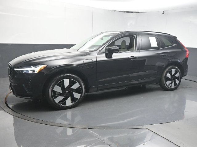 Used 2025 Volvo XC60 T8 Plus w/ Protection Package Premier AWD/4WD image 4