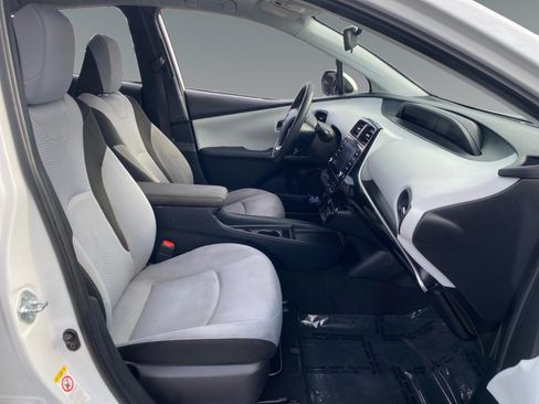 Used 2022 Toyota Prius LE FWD image 15