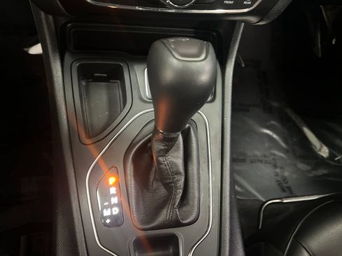 Used 2019 Jeep Cherokee Latitude Plus w/ Comfort/Convenience Group FWD image 26