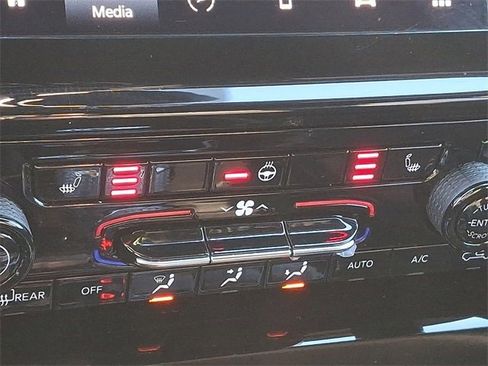 Used 2025 Jeep Grand Cherokee L Altitude image 20