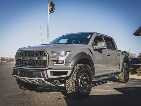 Used 2018 Ford F150 Raptor w/ Equipment Group 802A Luxury image 6