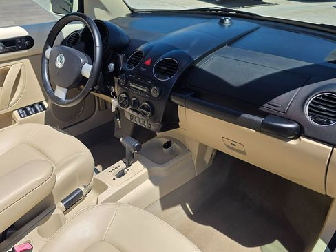 Used 2009 Volkswagen Beetle S image 13