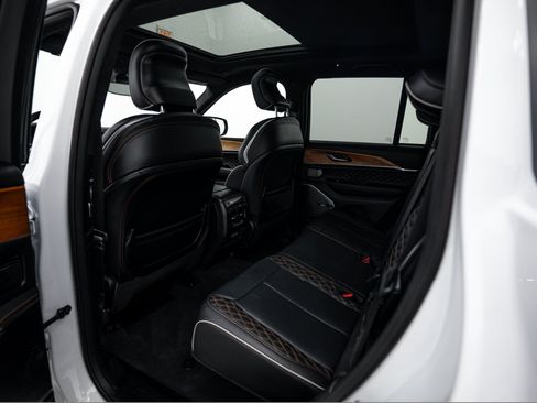 Used 2025 Jeep Grand Cherokee Summit AWD/4WD image 20