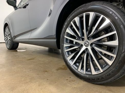 Used 2025 Lexus RX 350 w/ Convenience Package image 17