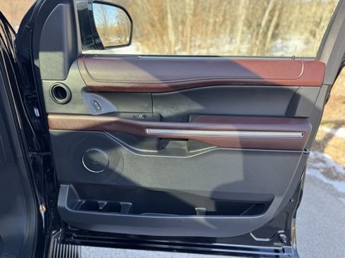 Used 2024 Ford Expedition Max Limited image 18
