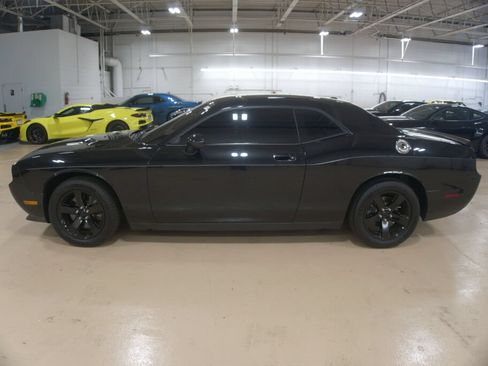 Used 2009 Dodge Challenger R/T RWD image 2