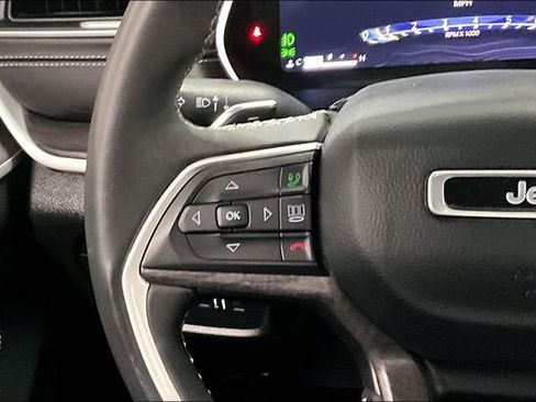 Used 2023 Jeep Grand Cherokee Limited w/ Luxury Tech Group II image 11