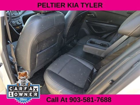 Used 2022 Chevrolet Trax LT w/ LT Convenience Package image 24