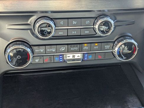 Used 2024 Ford F250 Lariat w/ Lariat Ultimate Package image 24