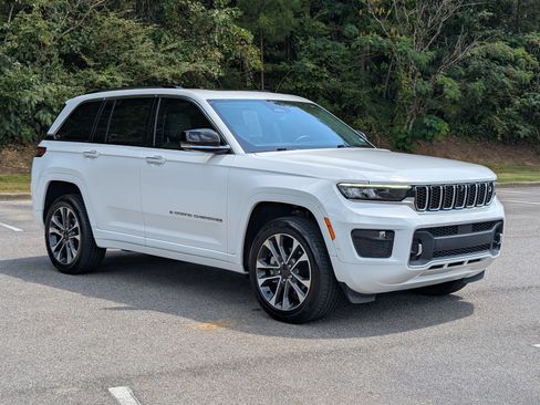 Used 2023 Jeep Grand Cherokee Overland w/ Adv Protech Group III RWD image 11