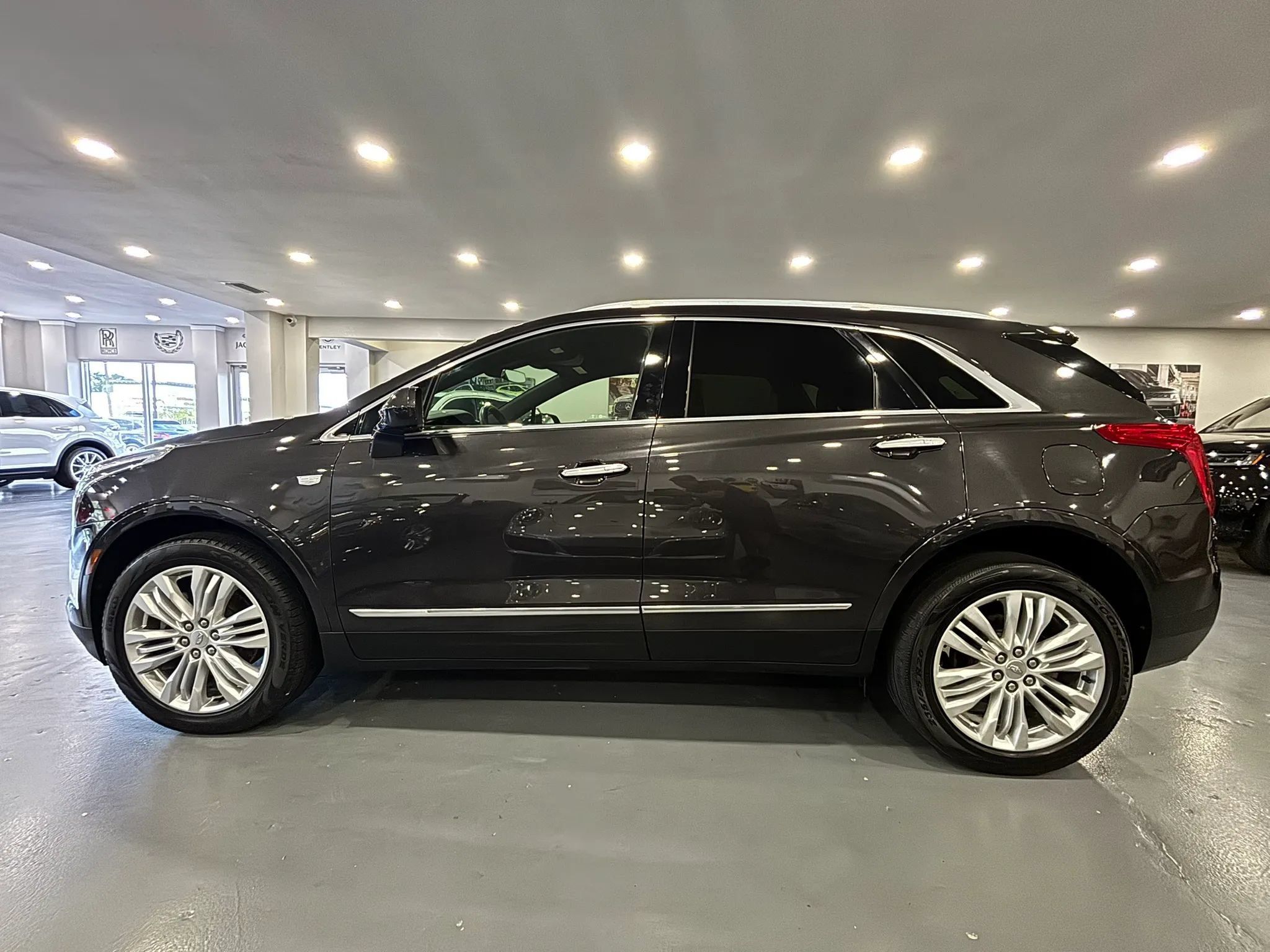 Used 2018 Cadillac XT5 Premium Luxury FWD image 4